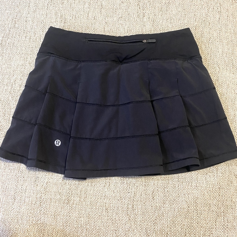 SOLD ON DEPOP Lululemon Mid-Rise skirt - Picture 1 of 3